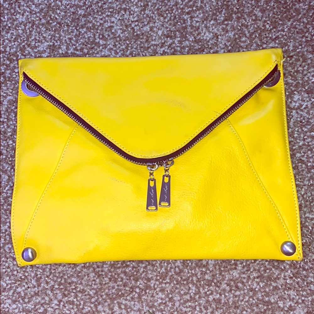 Cross body purse. Lightly used. Like new